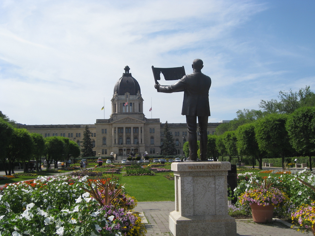 Saskatchewan Legislative Building and Walter Scott statue