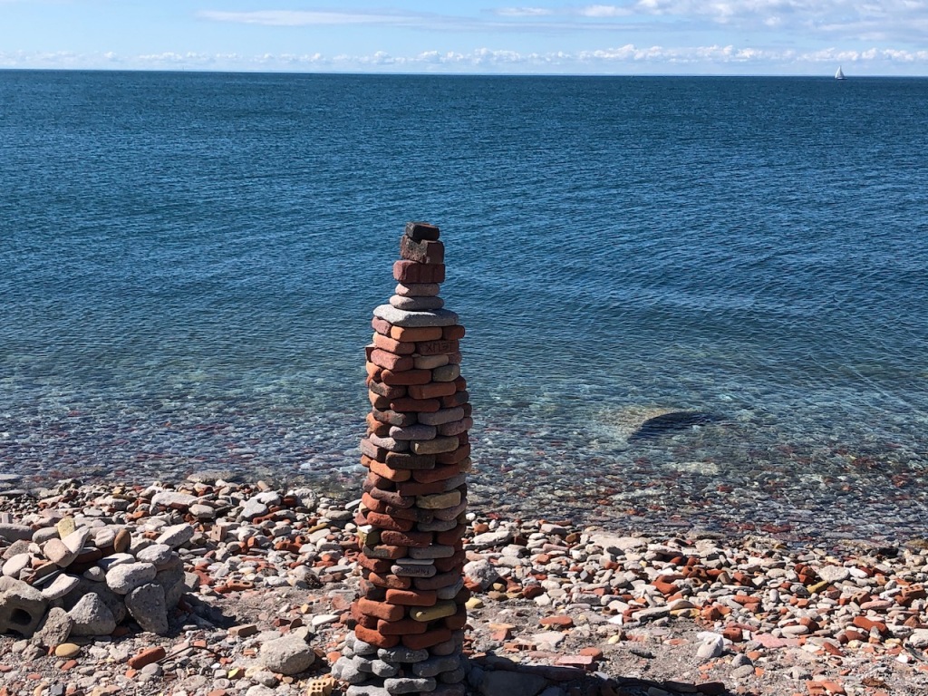 Unobstructed view of Lake Ontario and some rock stackings