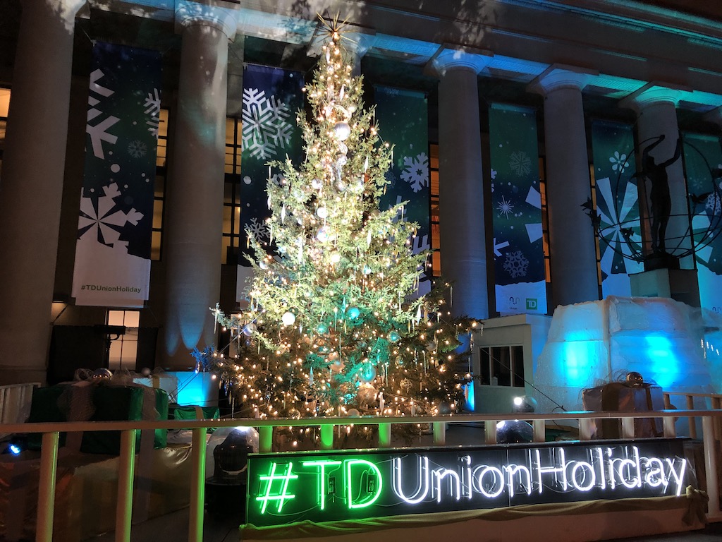 Christmas tree outside Union Station entrance.